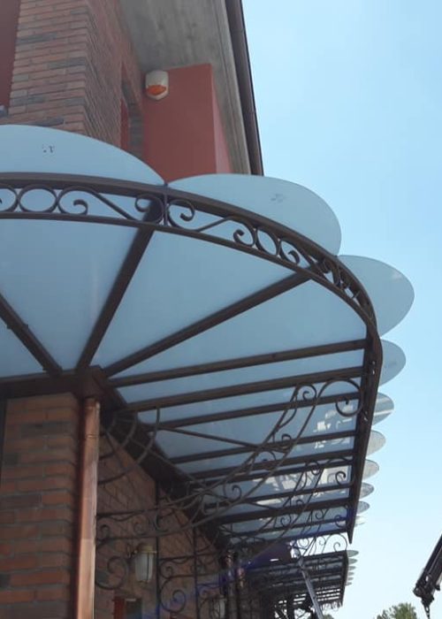 γυάλινο στέγαστρο